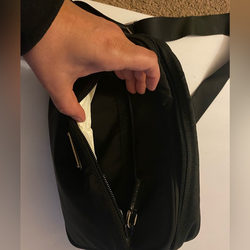 Prada purse - Picture 4 of 6